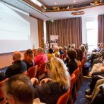 ZweithaarFulda-Volles Haus imVortragsraum