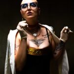 Anne Veck – Lunatic Fringe_012