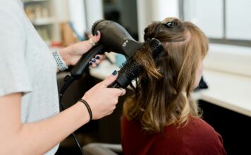 Neue Lehrabschlussprüfung für Friseur:innen – das ist ab 2027 neu!